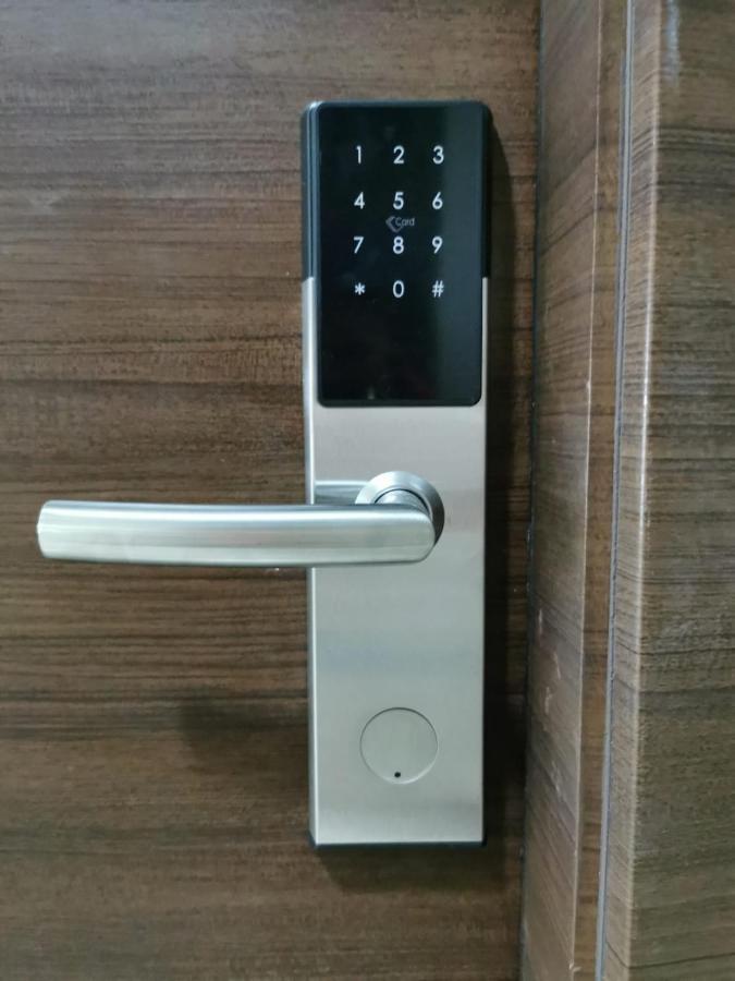 Deluxe Apartments Cozy & Homy In Makati Manila Netflix Экстерьер фото